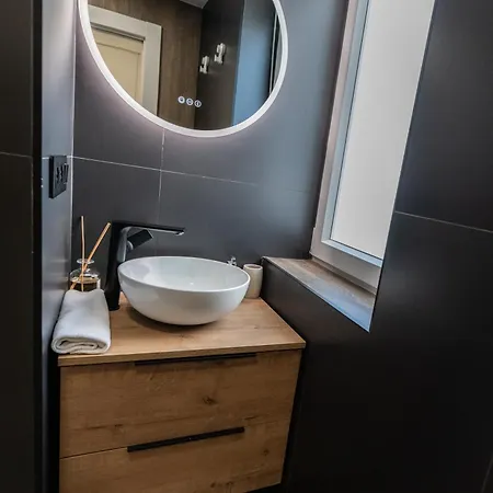 Apartment Luxury Refurnished With Private Parking Close To Slopes