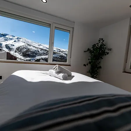 Luxury Refurnished With Private Parking Close To Slopes