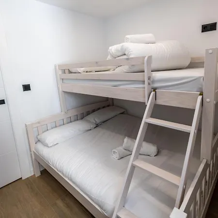 Apartment Luxury Refurnished With Private Parking Close To Slopes