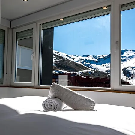 Luxury Refurnished With Private Parking Close To Slopes *