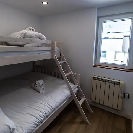 Luxury Refurnished With Private Parking Close To Slopes